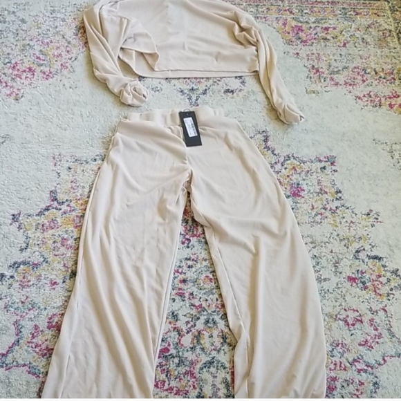 Lounge wear. Size small - Picture 1 of 3